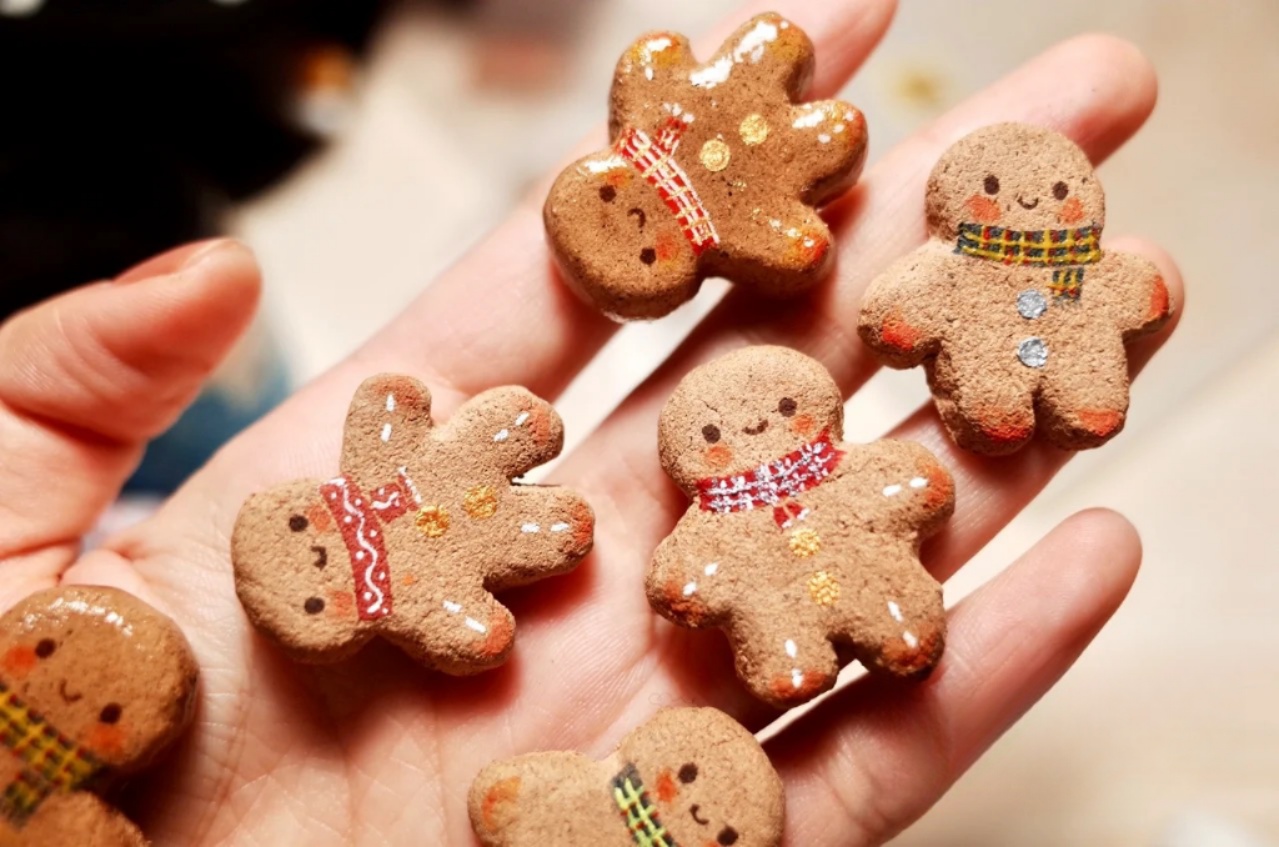 gingerbread fridge magnet